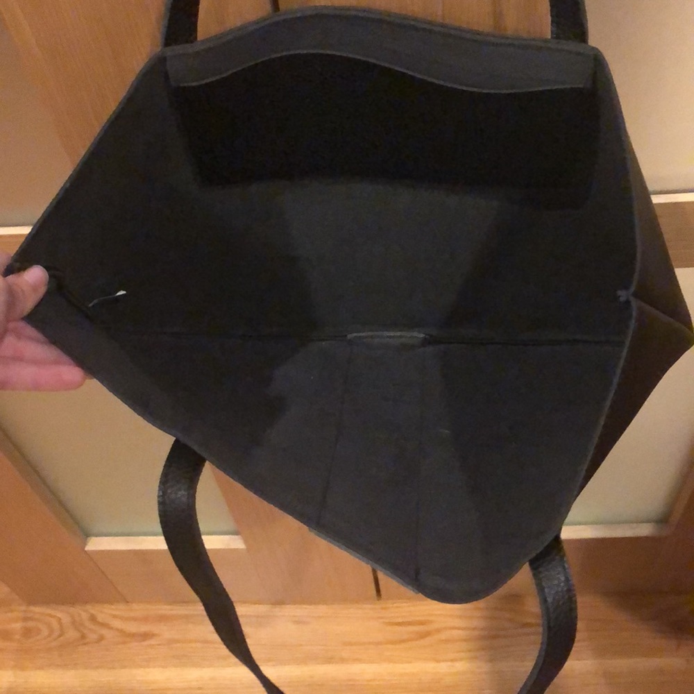✔️ Donated Vince Camuto Pebbled Vegan Leather Luck Tote Bag (discount) - Picture 9 of 16